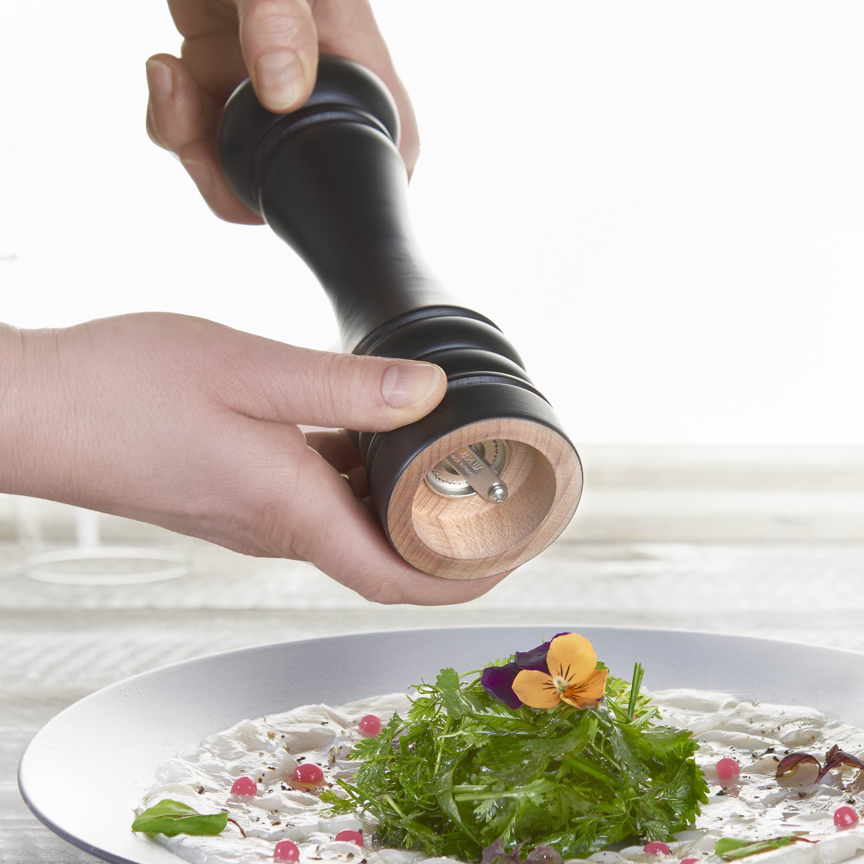 Mills, mortars, nutcrackers