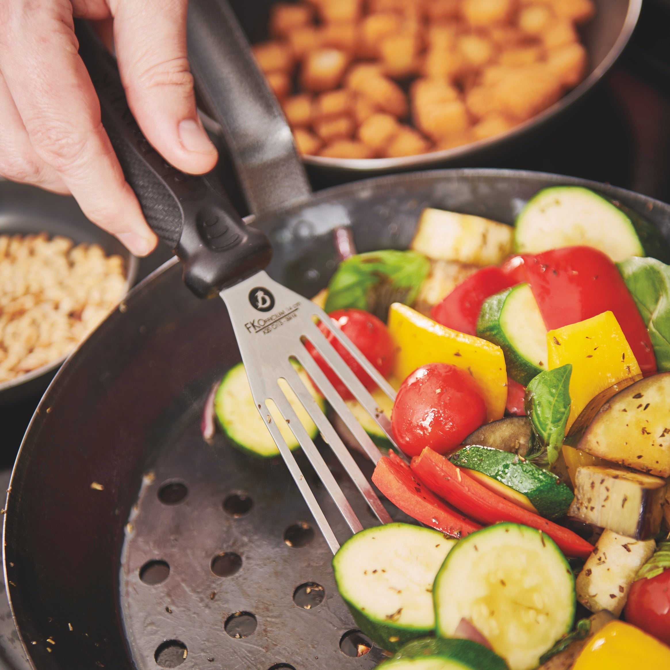 Ladles, spoons, turners, spatulas and tongs