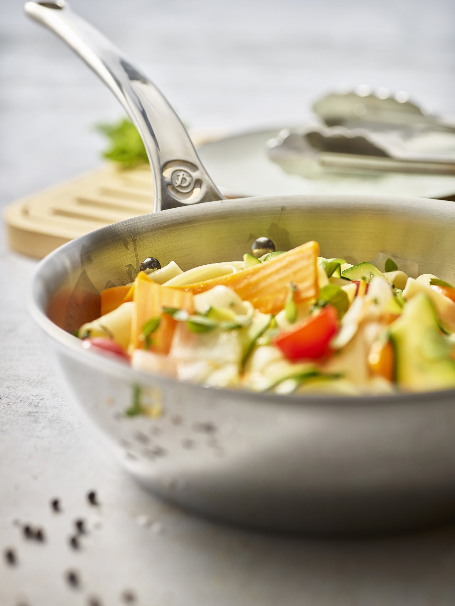 De Buyer Affinity 2.0 rounded sauteuse