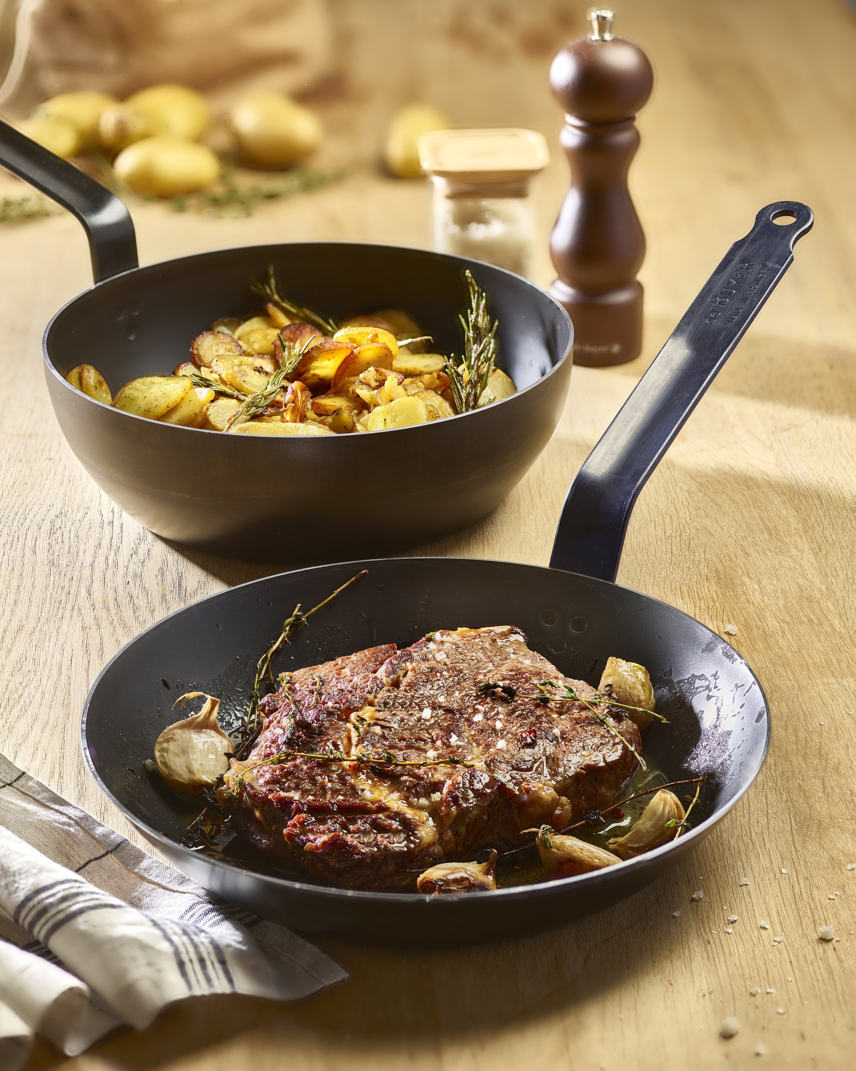 De Buyer Blue Carbon traktörpanna