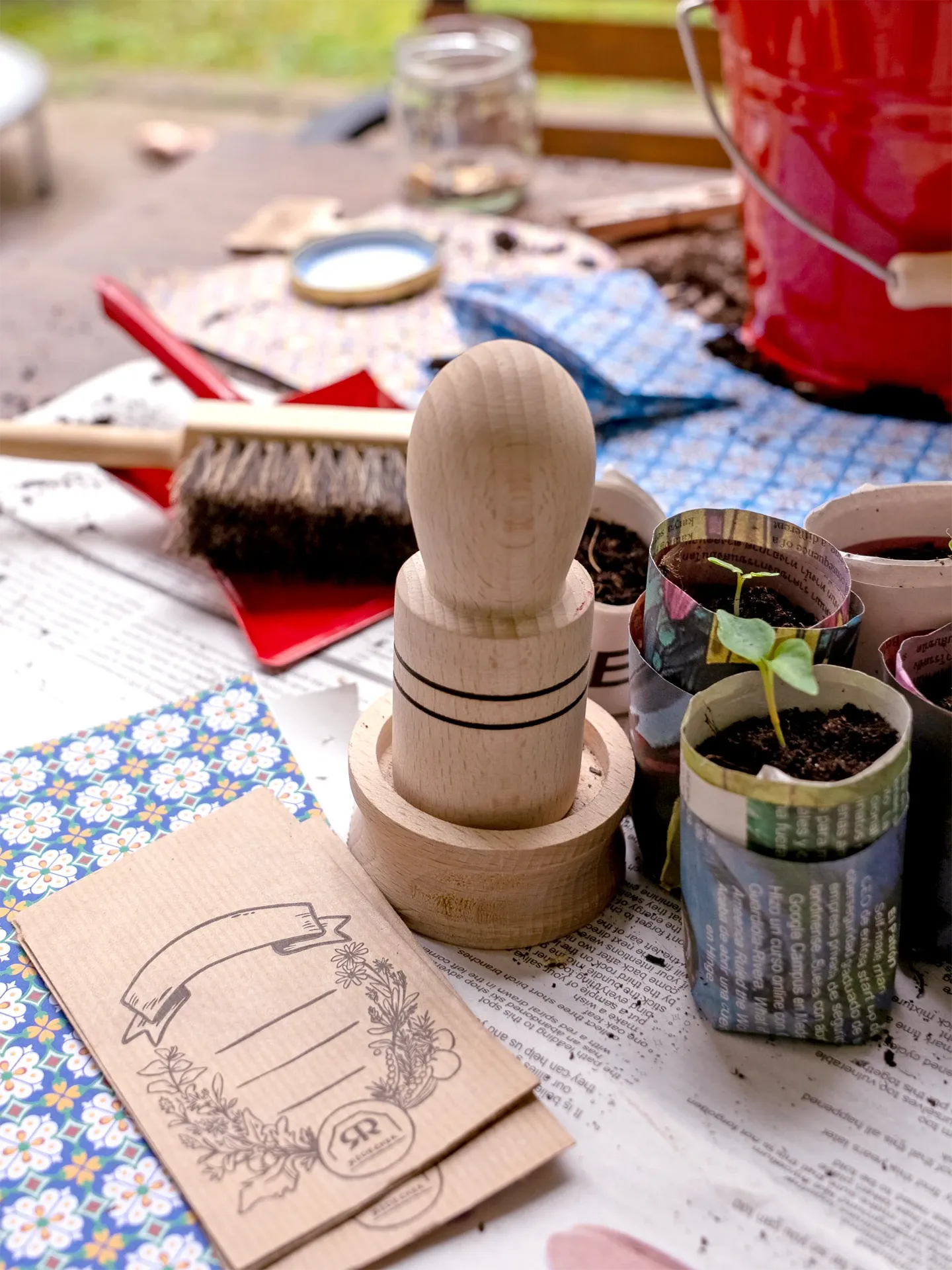 Redecker paper pot press