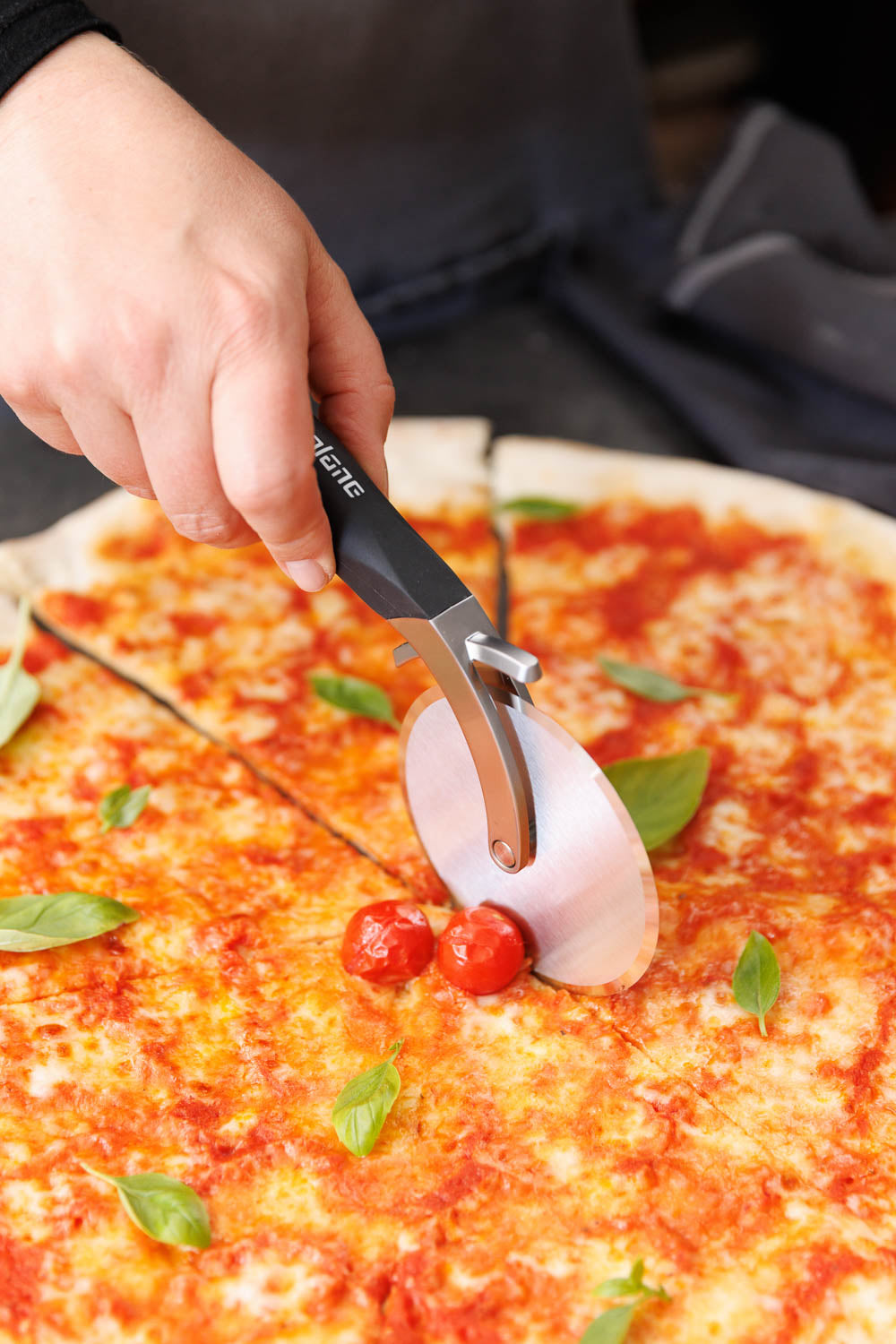 Microplane pizzahjul med degpickare 