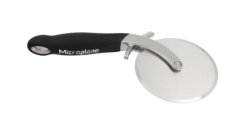 Microplane pizzahjul med degpickare 