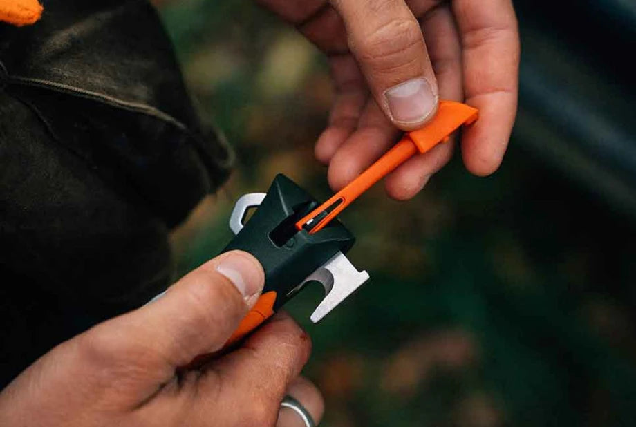 Opinel N°12 Explore fällkniv med fästingsborttagare