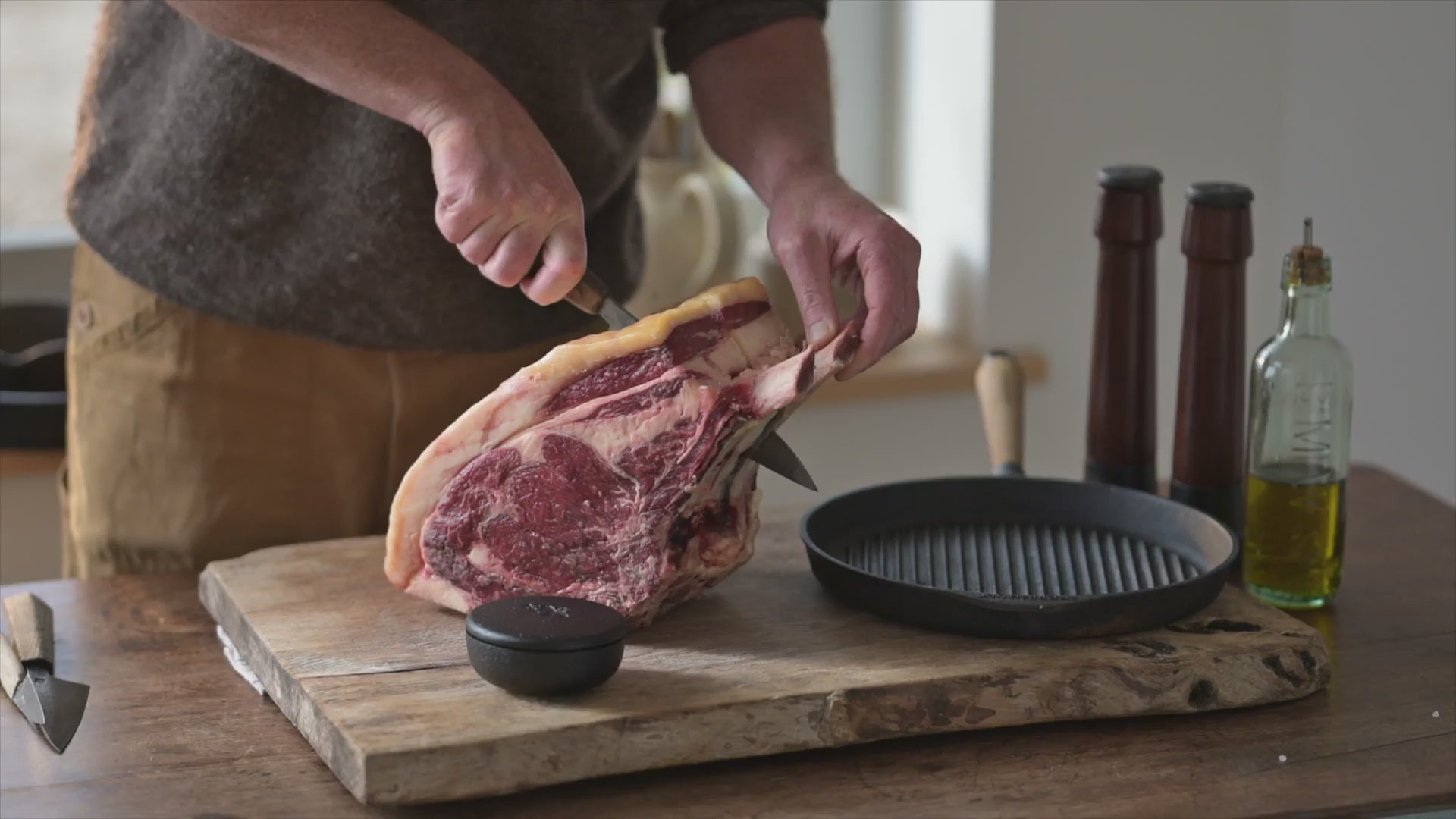 Skeppshult gjutjärnspanna med trähandtag