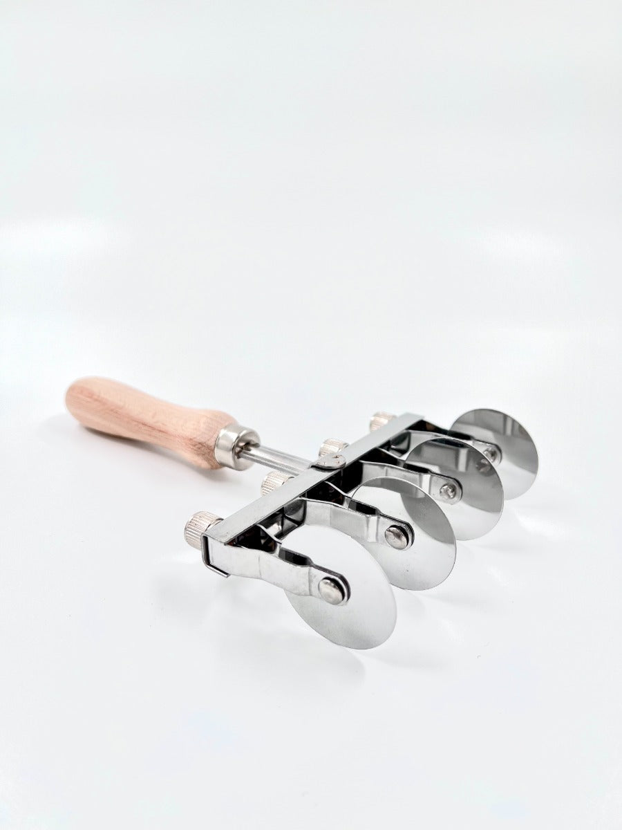 Säädettävä taikinaleikkuri