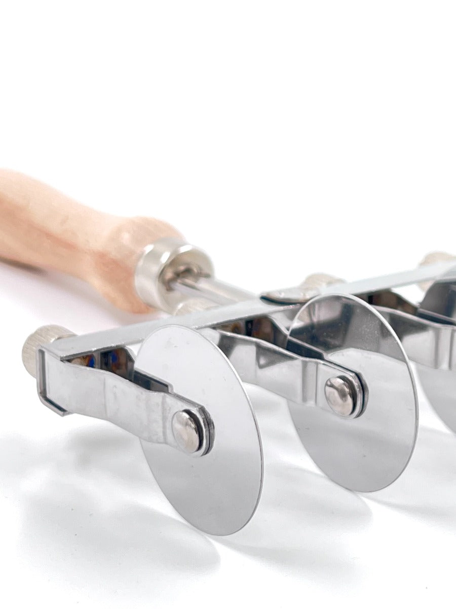 Säädettävä taikinaleikkuri