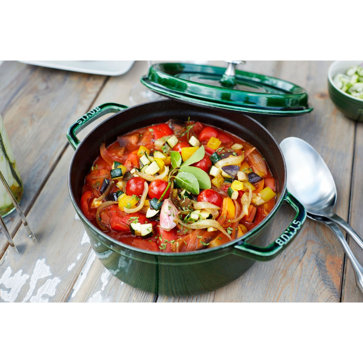 Staub gjutjärnsgryta, rund 26 cm, 5,25 l, basilikagrön