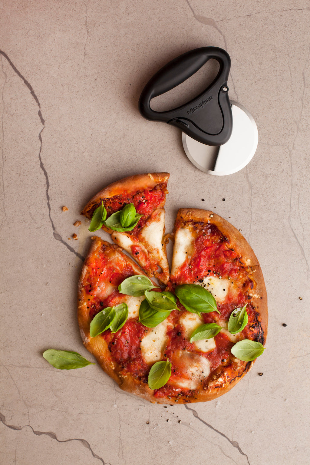 Microplane pizza cutter